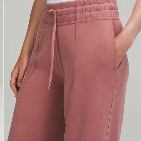 Size 4 Lululemon Soft Ambition high rise crops, spiced Chai - Picture 3 of 8